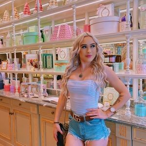 Meet your Posher, Candice